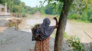 'কয়ডা দিন আগে বস্তা ফালাইলে আমার বাড়ী নদীতে যাইত না'