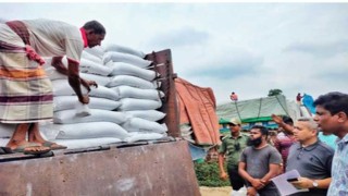 বগুড়ায় আটক সেই ৭ ট্রাক টিএসপি সার নকল