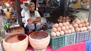 হাট-বাজারগুলোতে সেজেছে নারিকেলের পসরা