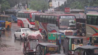 ৯ ঘন্টা পর নওগাঁর সব রুটে বাস চলাচল শুরু