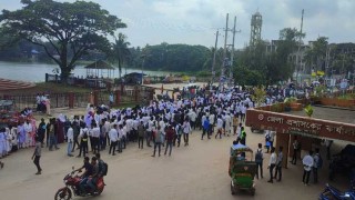 স্কুল ছাত্রী হত্যার প্রতিবাদে উত্তাল নোয়াখালী