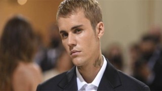 Justin Bieber scraps world tour over health issues