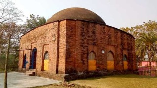 ঐতিহাসিক শাহী মসজিদের দানবাক্স ভেঙে লাখ টাকা চুরি