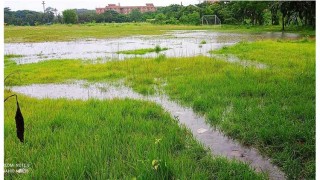 পানিতে ঢাকা একমাত্র মাঠ বরিশাল বিশ্ববিদ্যালয়ের