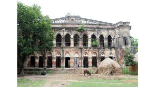 রূপকথাকে হার মানানো বিরুর হাজার দুয়ারের প্রাসাদ