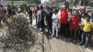 ফুটপাতে রাখায় গণপূর্তের রড নিলাম করল ডিএনসিসি