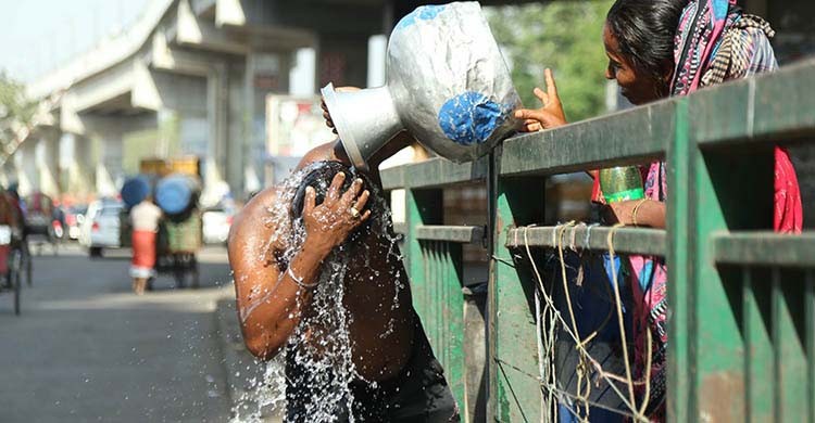 Dhaka experiences 'hottest day in 58 years'