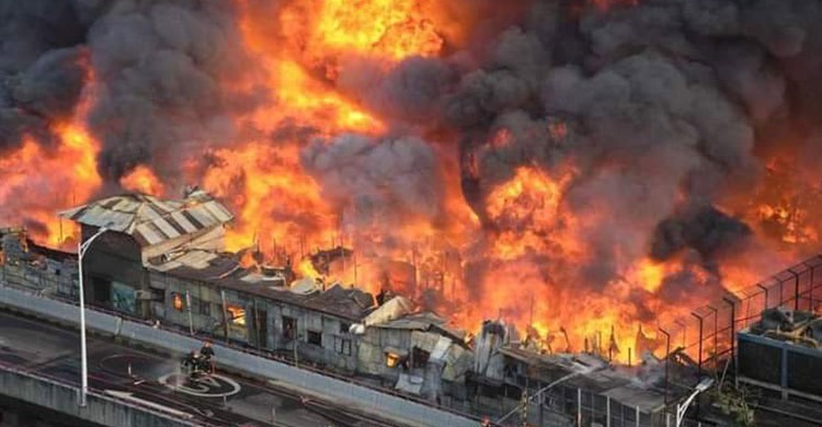 Devastating fire breaks out in city's Bangabazar