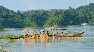 কাপ্তাই হ্রদে মাছ আহরণে ৩ মাসের নিষেধাজ্ঞা