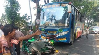 5 killed in bus-three wheeler collision in Ctg