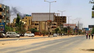 Thousands flee Sudan capital as clashes rage despite truce