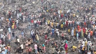 বঙ্গবাজারে পুলিশের উপর হামলা: ৩০০ জনের বিরুদ্ধে মামলা