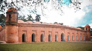 বাগেরহাটে ঈদের প্রধান জামাত ষাটগম্বুজ মসজিদে