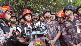 আগুন নিয়ন্ত্রণে, তবে পুরোপুরি নির্বাপনে আরও সময় লাগবে: ফায়ার সার্ভিস