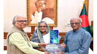 বঙ্গবন্ধুকে দেওয়া বিশেষ সাহিত্য পুরস্কার হস্তান্তর