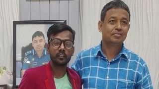 ডিবি কার্যালয়ে হিরো আলম