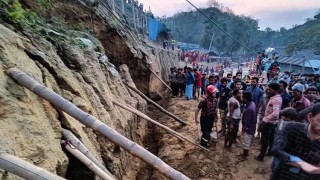 চট্টগ্রামে পাহাড় ধসে  নিহত ৩, চলছে উদ্ধার কাজ