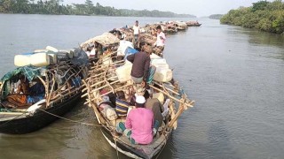 মধু আহরণের জন্য সুন্দরবনে মৌয়ালদের যাত্রা