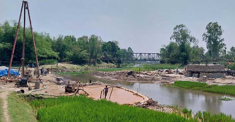 রত্নাই নদীর উপর ব্রীজ নির্মাণে সুফল পেতে যাচ্ছে দুই জেলার মানুষ