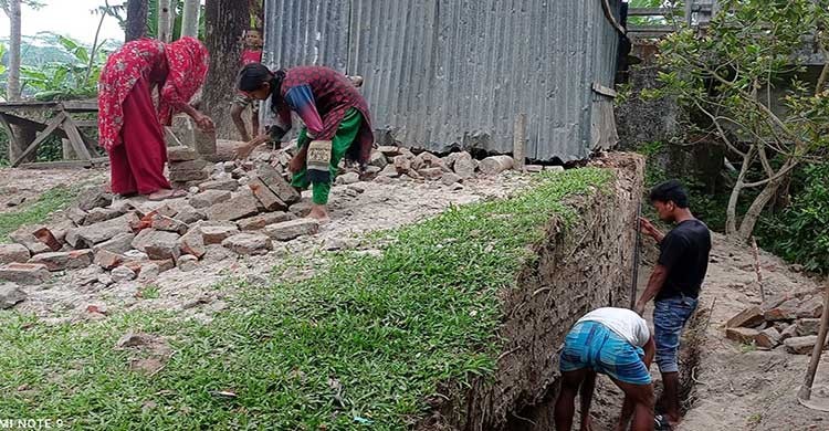 সরকারি কালভার্টের ইট টেন্ডার ছাড়াই ক্লাবের নামে বিক্রি!