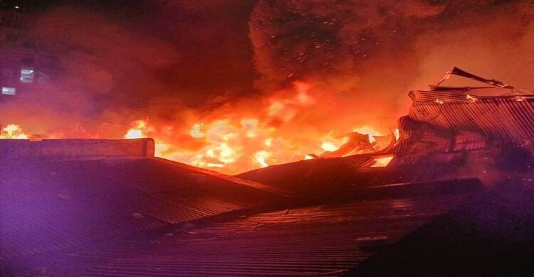 Massive fire engulfs warehouse in Dhaka's Nawabpur