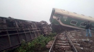 রেললাইন কেটে ফেলায় গাজীপুরে ভয়াবহ ট্রেন দুর্ঘটনা, নিহত ১