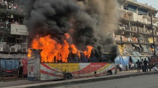 গুলিস্তানে যাত্রীবাহী বাসে আগুন