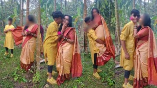 শিক্ষা সফরে ছাত্রের সঙ্গে শিক্ষিকার ‘অন্তরঙ্গ’  ফটোশুট