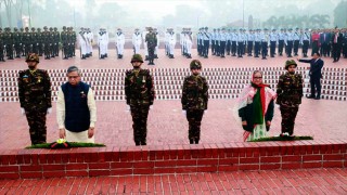 বিজয় দিবসে রাষ্ট্রপতি ও প্রধানমন্ত্রীর শ্রদ্ধা নিবেদন