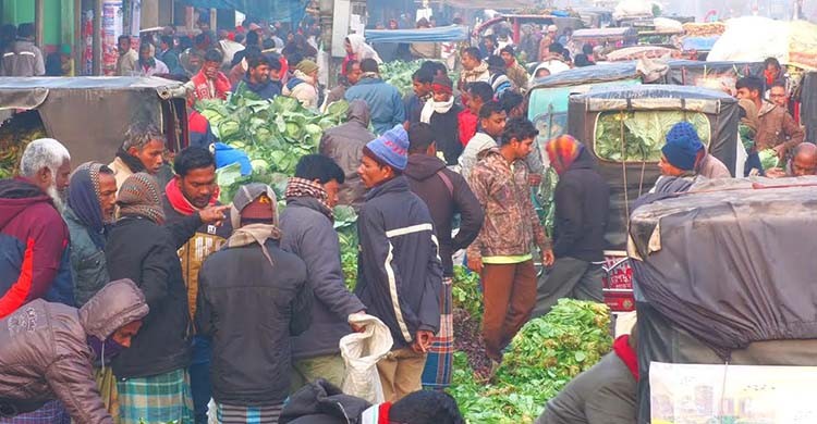 ‘নিত্যপণ্যের দাম বাড়লেও বাড়ে না বেতন’