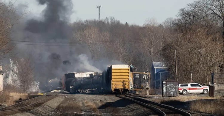 Residents near toxic US train derailment told water 'safe' to drink