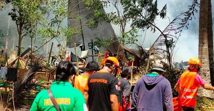 Plane crashes in Philippines, search underway for 4 on board