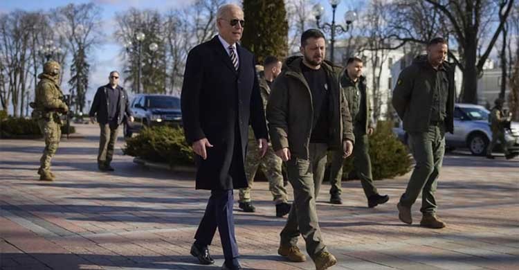 Darkened plane, silent overnight train: how Biden got to Kyiv