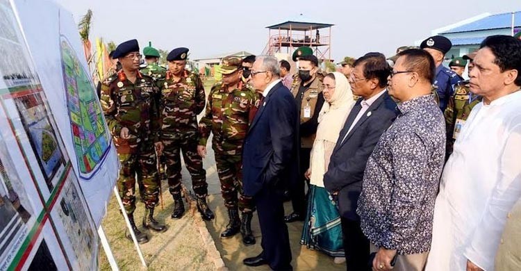 President Abdul Hamid visits newly-built ‘Mithamain Cantonment'