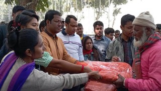 রাবিতে শীতার্তদের মাঝে ছাত্রলীগের শীতবস্ত্র বিতরণ