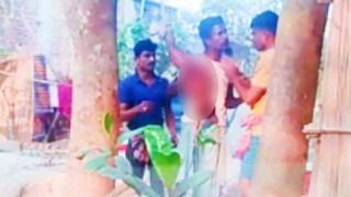 গাছে ঝুলিয়ে দুধের শিশুকে নির্যাতন করায় বাবা গ্রেপ্তার