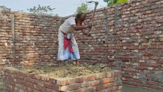 মৃত্যুর আগেই নিজের সমাধি তৈরি করছেন ডোম দুলাল