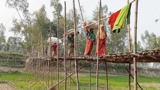 নদীবন্দি দেড়শ পরিবার, নেই রাস্তা-ব্রিজ