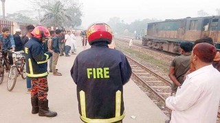 নরসিংদীতে সুরমা মেইল ট্রেনের ইঞ্জিনে আগুন