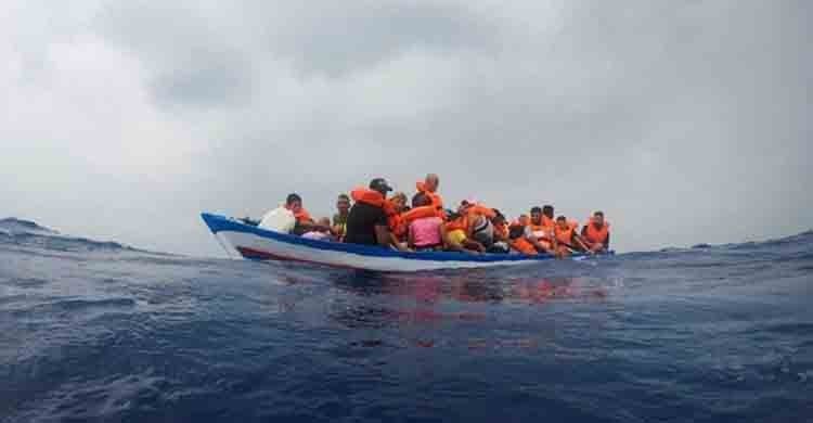 At least 27 migrants dead after boat wreck off Italy