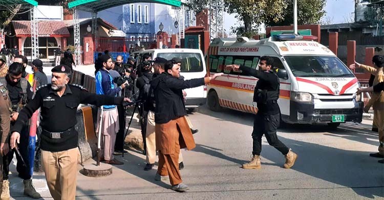 Suicide bomber kills 34, wounds 150 at mosque in Pakistan