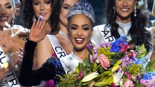 USA fashion designer, model R’Bonney Gabriel crowned Miss Universe