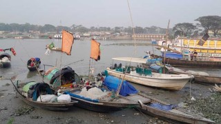 কনকনে শীতে দুর্ভোগে চরাঞ্চলের মানুষ