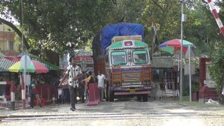 হিলি স্থলবন্দর দিয়ে আমদানি-রপ্তানি বন্ধ