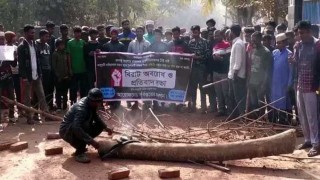 ১৪ মাসেও শেষ হয়নি রাস্তার কাজ, সড়ক অবরোধ