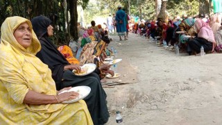 ইউটিউবার মানিকের আয়ে অসহায়রা পাচ্ছেন খাবার