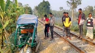 ট্রেনের শব্দেও থামেনি অটোরিকশা, ঝরল ৩ প্রাণ