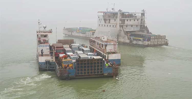 পাটুরিয়া-দৌলতদিয়ায় ফেরি চলাচল স্বাভাবিক