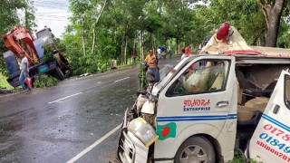 গোপালগঞ্জে ট্রাক-অ্যাম্বুলেন্স সংঘর্ষে নিহত ৪