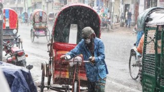 ভারী বৃষ্টিতে রাজধানীতে স্বস্তি